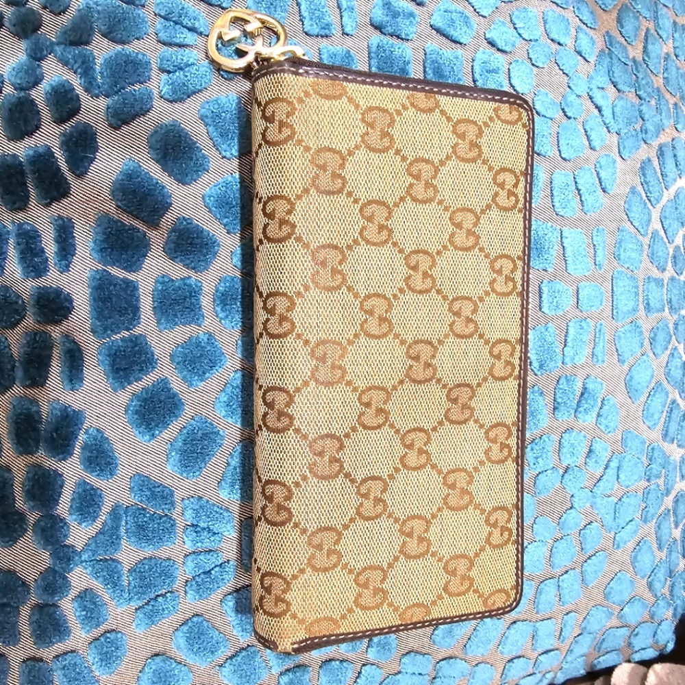 Authentic Gucci CC Brown Canvas Zippy Wallet
